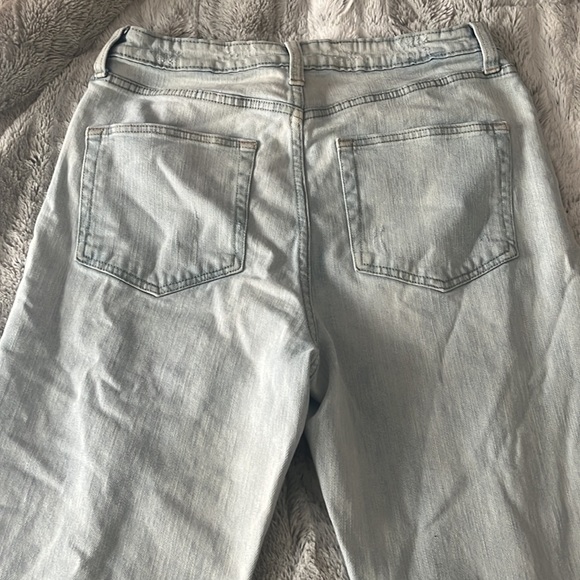 Wild Fable Distressed Light Wash 90s Style Mom Jeans Size 8 - Picture 5 of 5